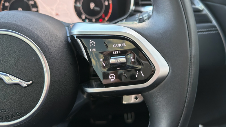 Jaguar F-Pace 2.0 D200 R-Dynamic HSE Black 5dr Auto AWD Diesel Estate